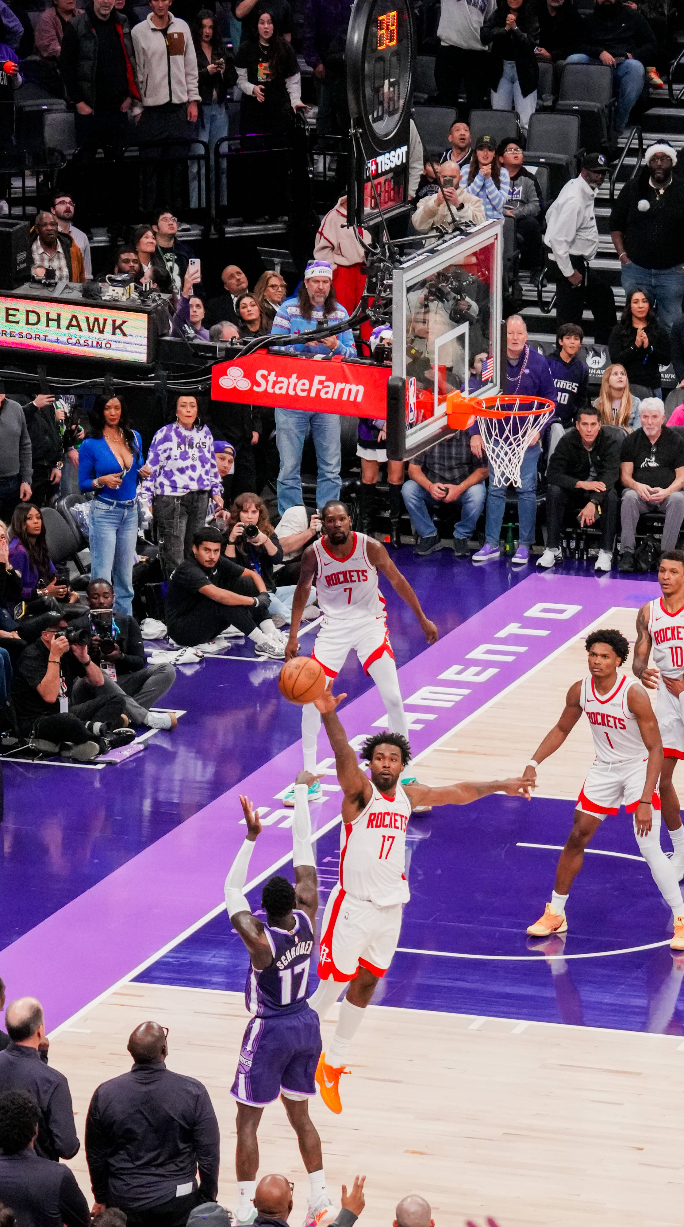 包含从赛前意甲传出新动向到赛前曼联备战NBA季后赛，萨克拉门托国王完成体检备战CBA季后赛的词条